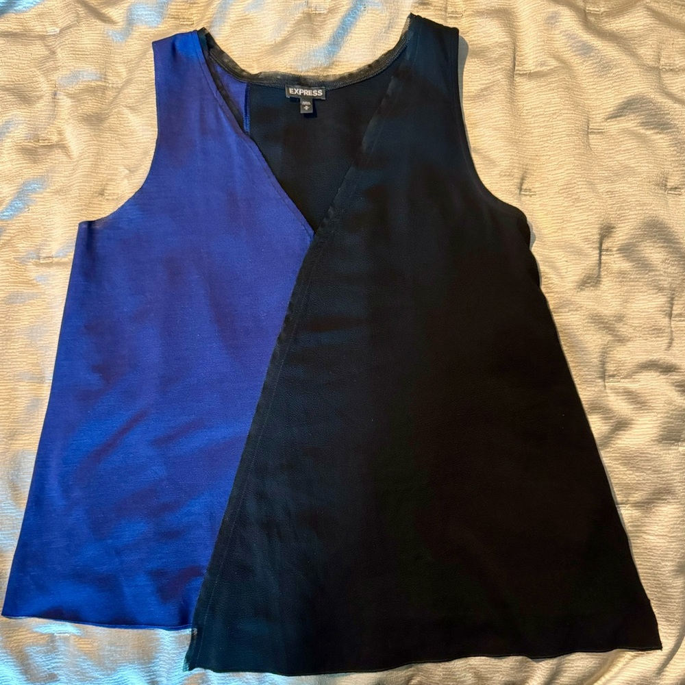 NWOT Express Color-block Asymmetrical Hem Sleeveless Tunic Blouse. Size M. Vneck